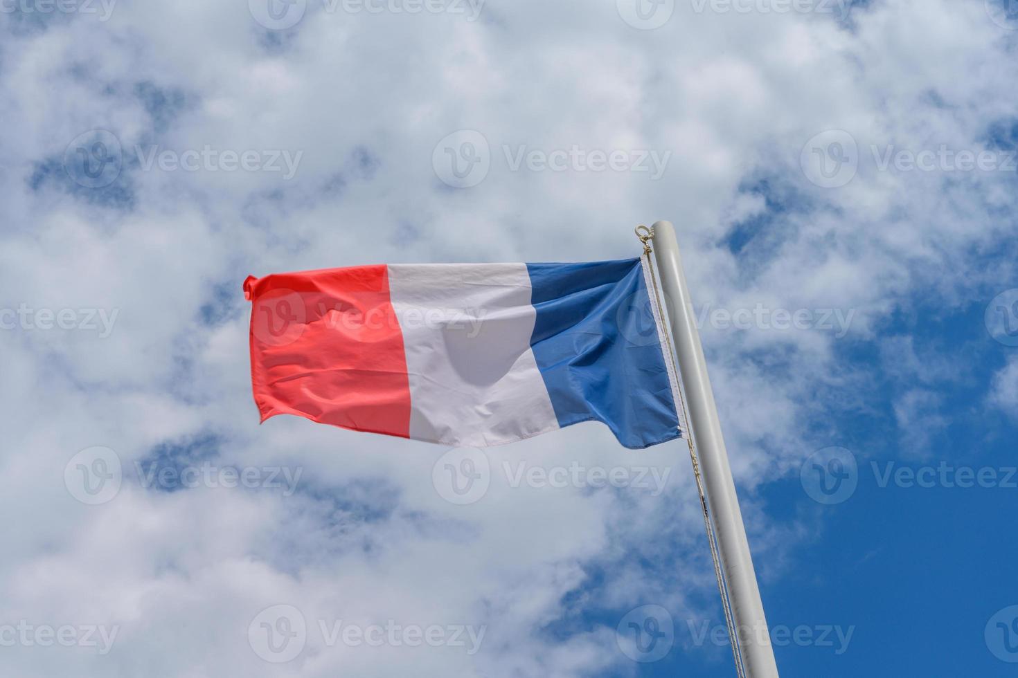 franse vlag wappert in de wind foto