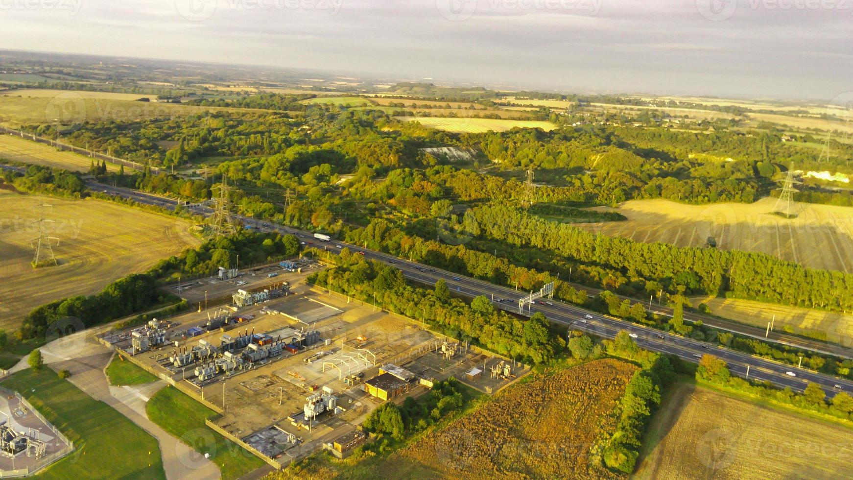 luchtbeelden en uitzicht vanuit een hoge hoek van het Britse platteland, drone's footage foto