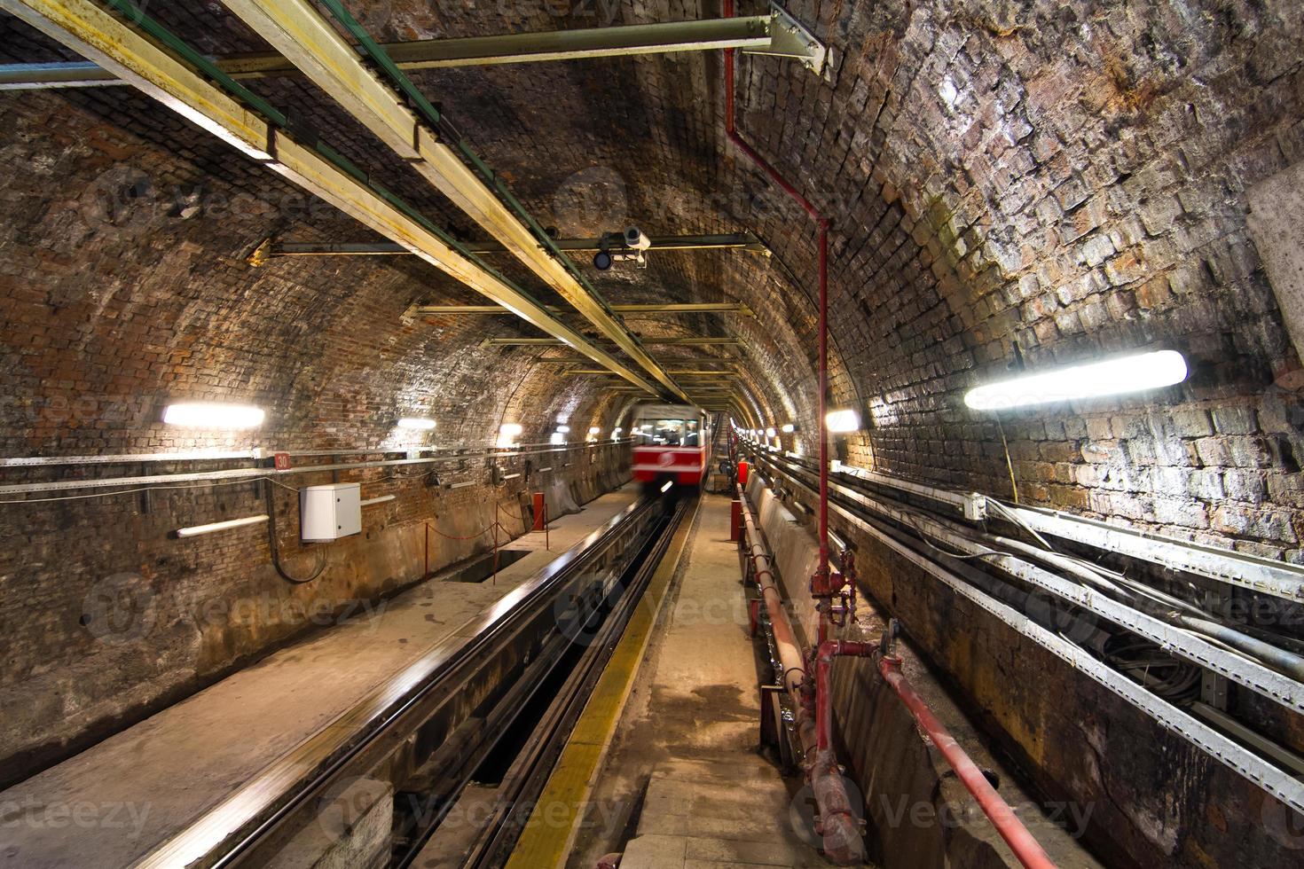 oude tunnellijn van karakoy naar istiklal street, istanbul foto