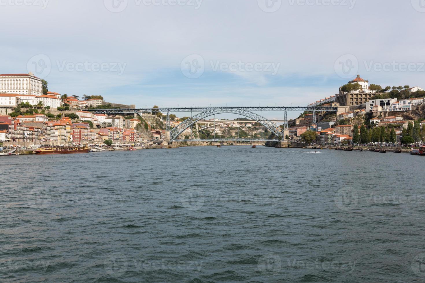 visie van porto stad Bij de oever van de rivier foto