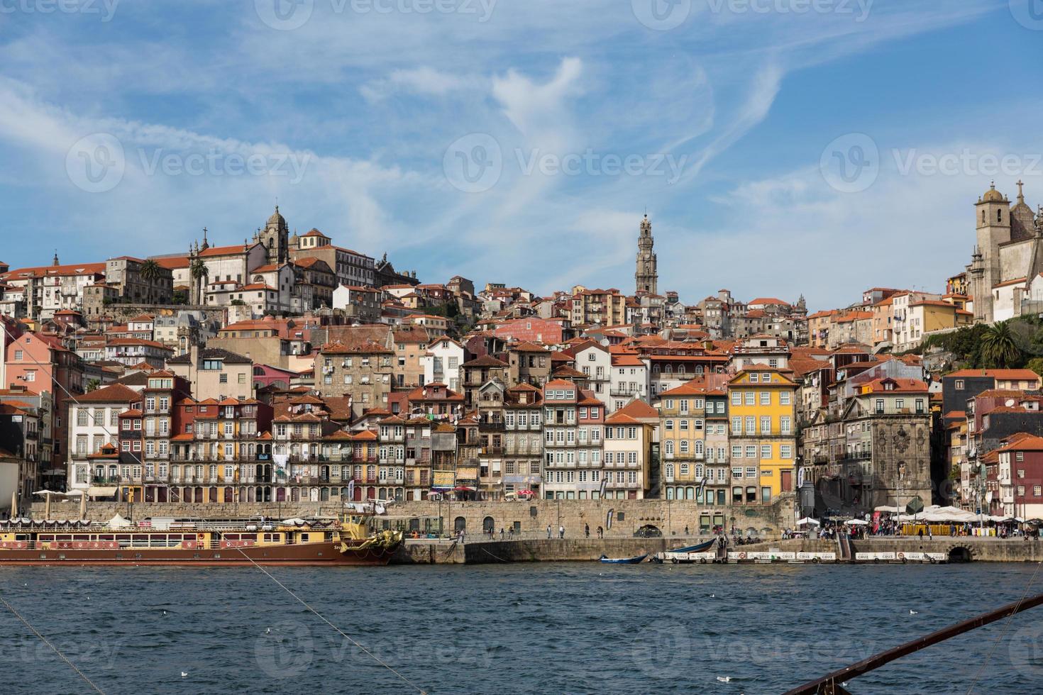 visie van porto stad Bij de oever van de rivier foto