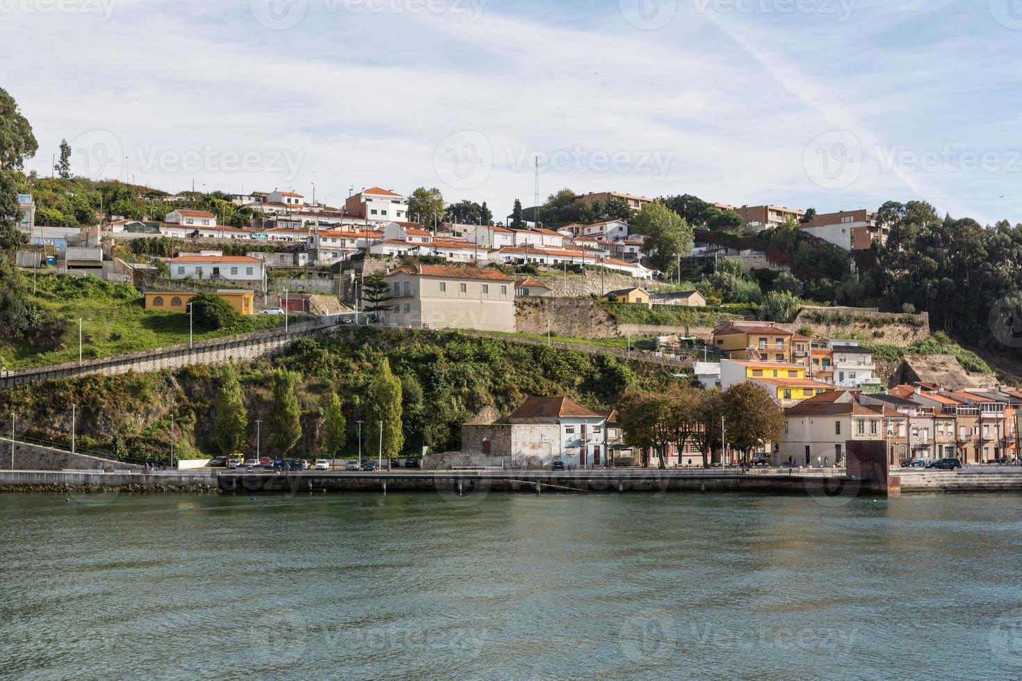 visie van porto stad Bij de oever van de rivier foto