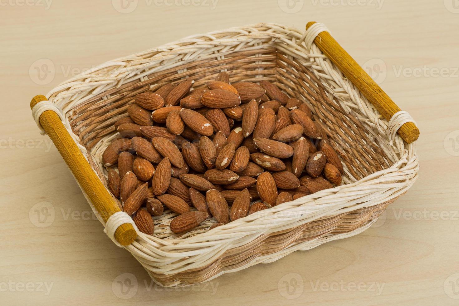 amandel noten in een kom foto