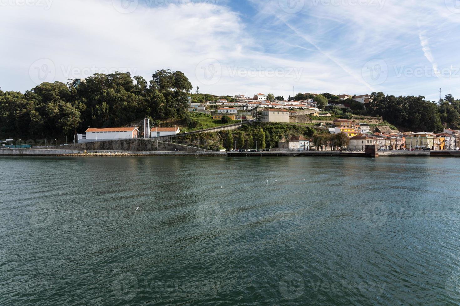 visie van porto stad Bij de oever van de rivier foto