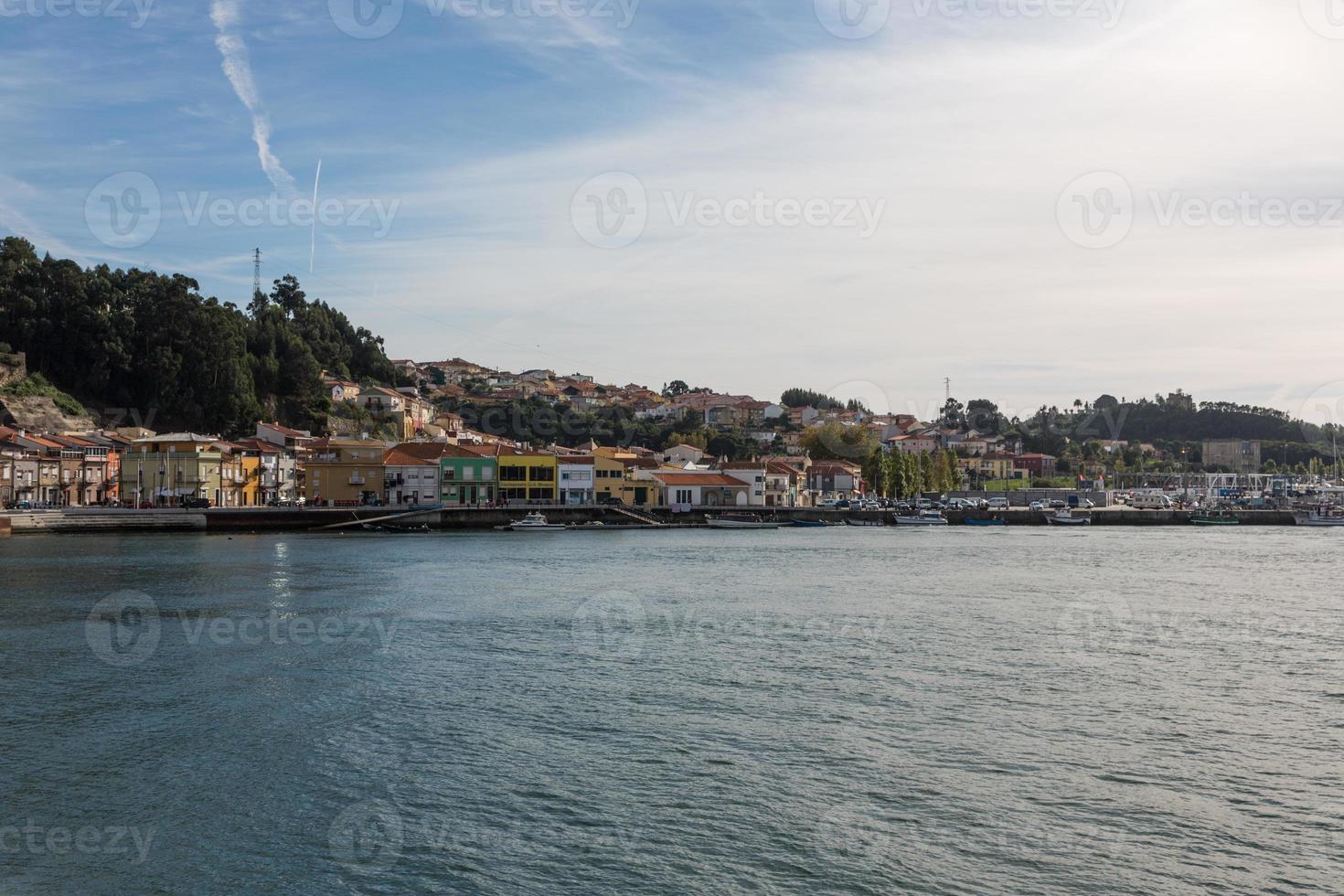 visie van porto stad Bij de oever van de rivier foto