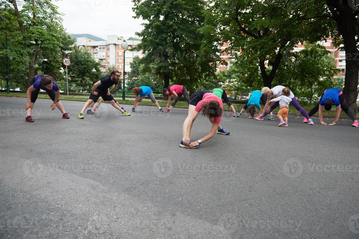 jogging mensen groep uitrekken foto