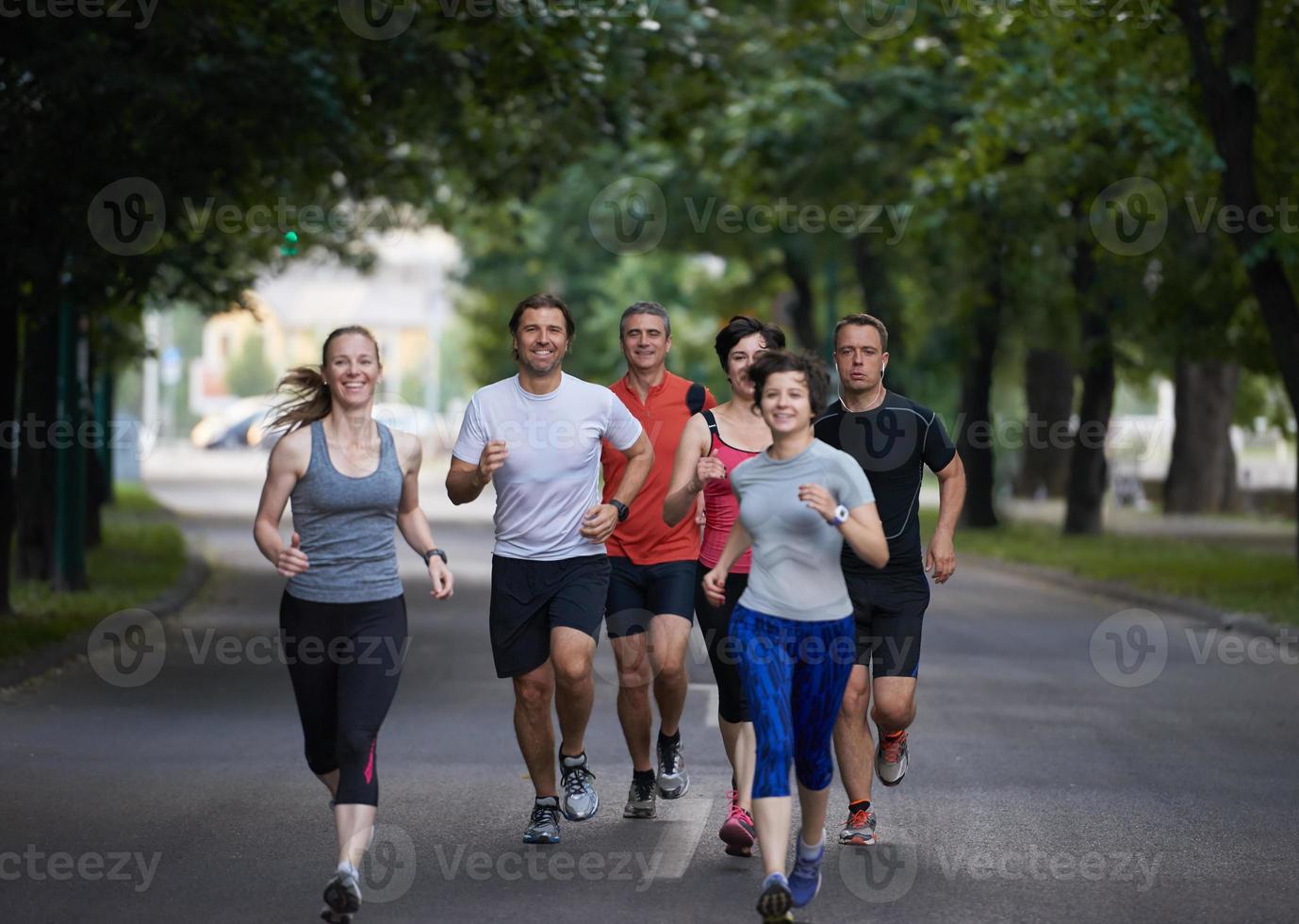 mensen groep joggen foto