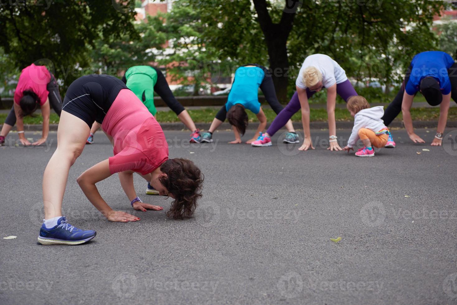 jogging mensen groep uitrekken foto