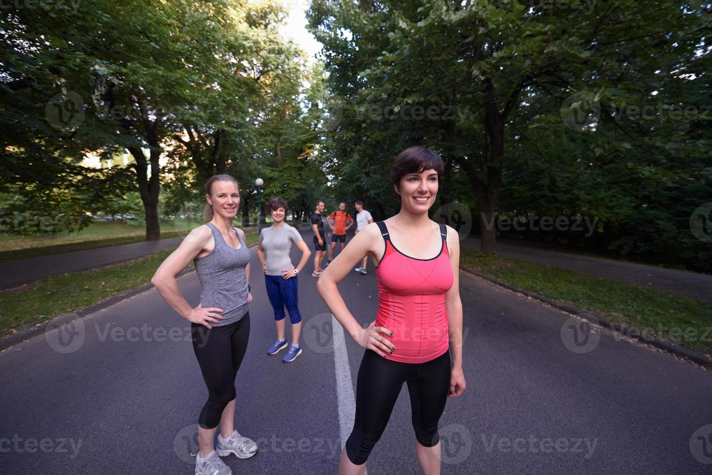 mensen groep joggen foto