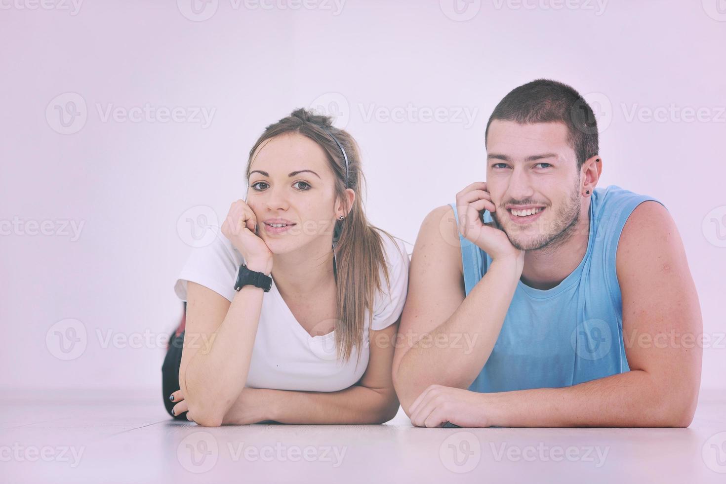 gelukkig jong paar geschiktheid training en pret foto