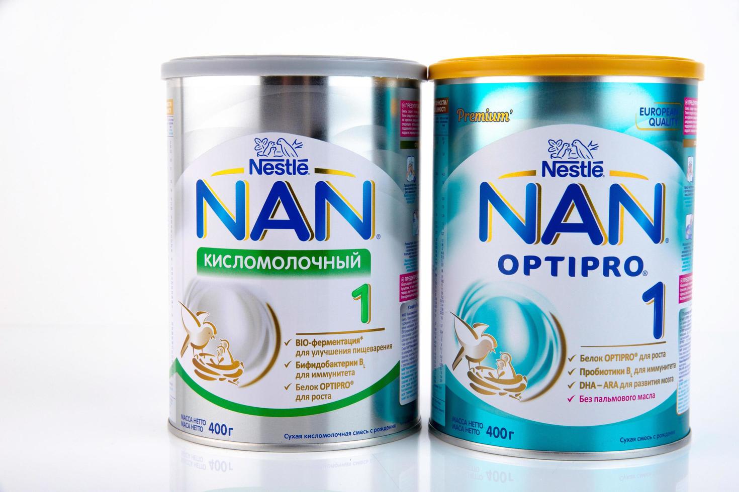 Moskou, Rusland - februari 15, 2021 nestelen nan optipro 1 geïsoleerd Aan wit achtergrond. nan optipro 1 is een compleet voedingswaarde supplement voor gezond baby's van geboorte. foto