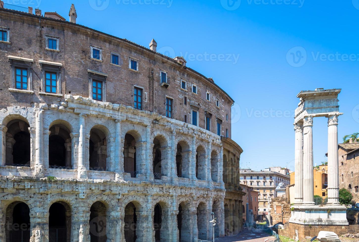 oude buitenkant van teatro macello gelegen heel dichtbij naar colosseum, Rome, Italië. foto