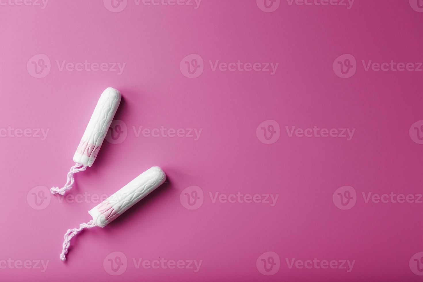 gynaecologisch tampons Aan een roze achtergrond vrij ruimte foto