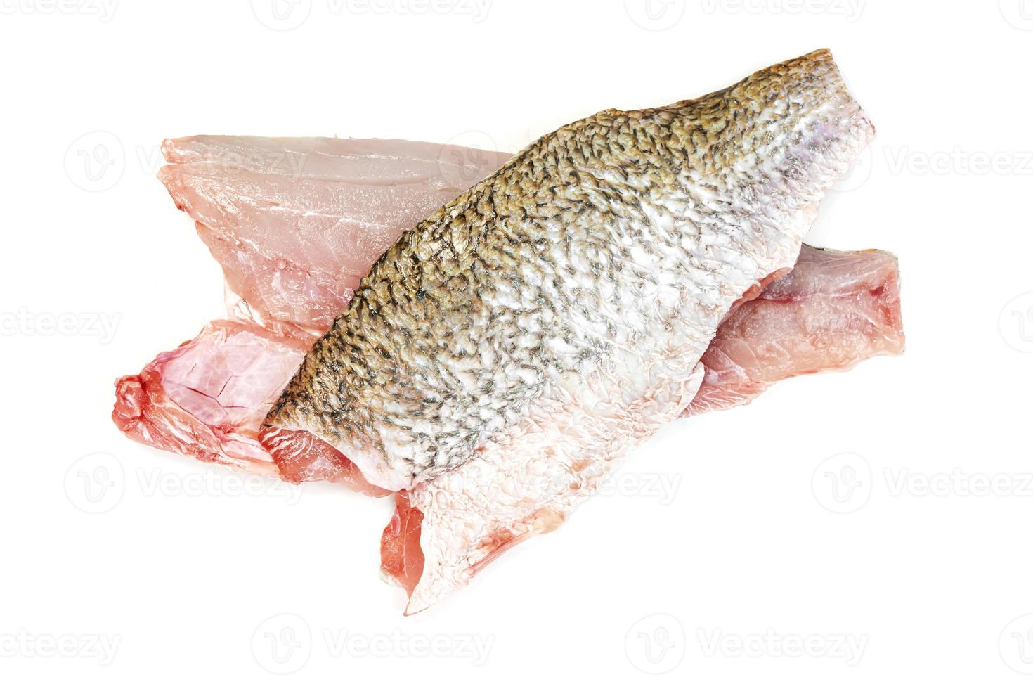 barramundi of zeebaars vis gesneden geïsoleerd Aan wit achtergrond foto