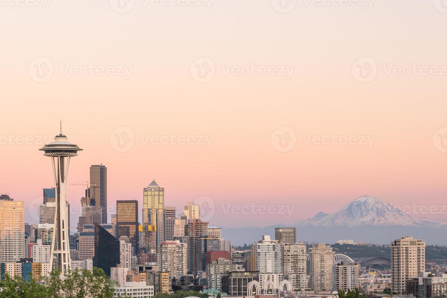 uitzicht op de skyline van de binnenstad van Seattle foto