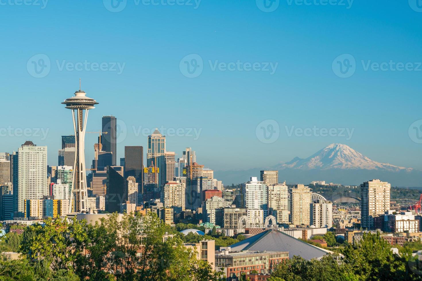 uitzicht op de skyline van de binnenstad van Seattle foto