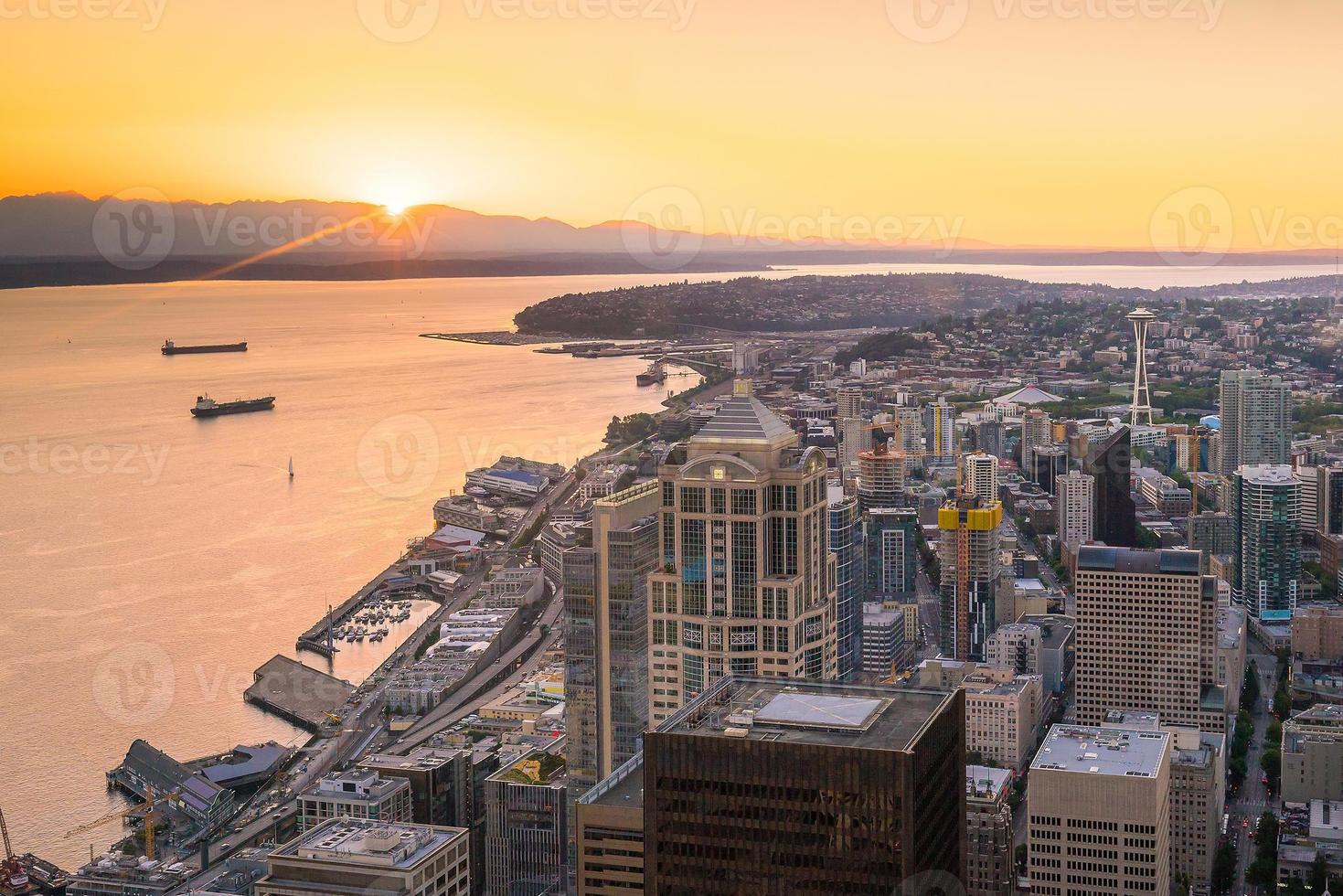 uitzicht op de skyline van de binnenstad van Seattle foto