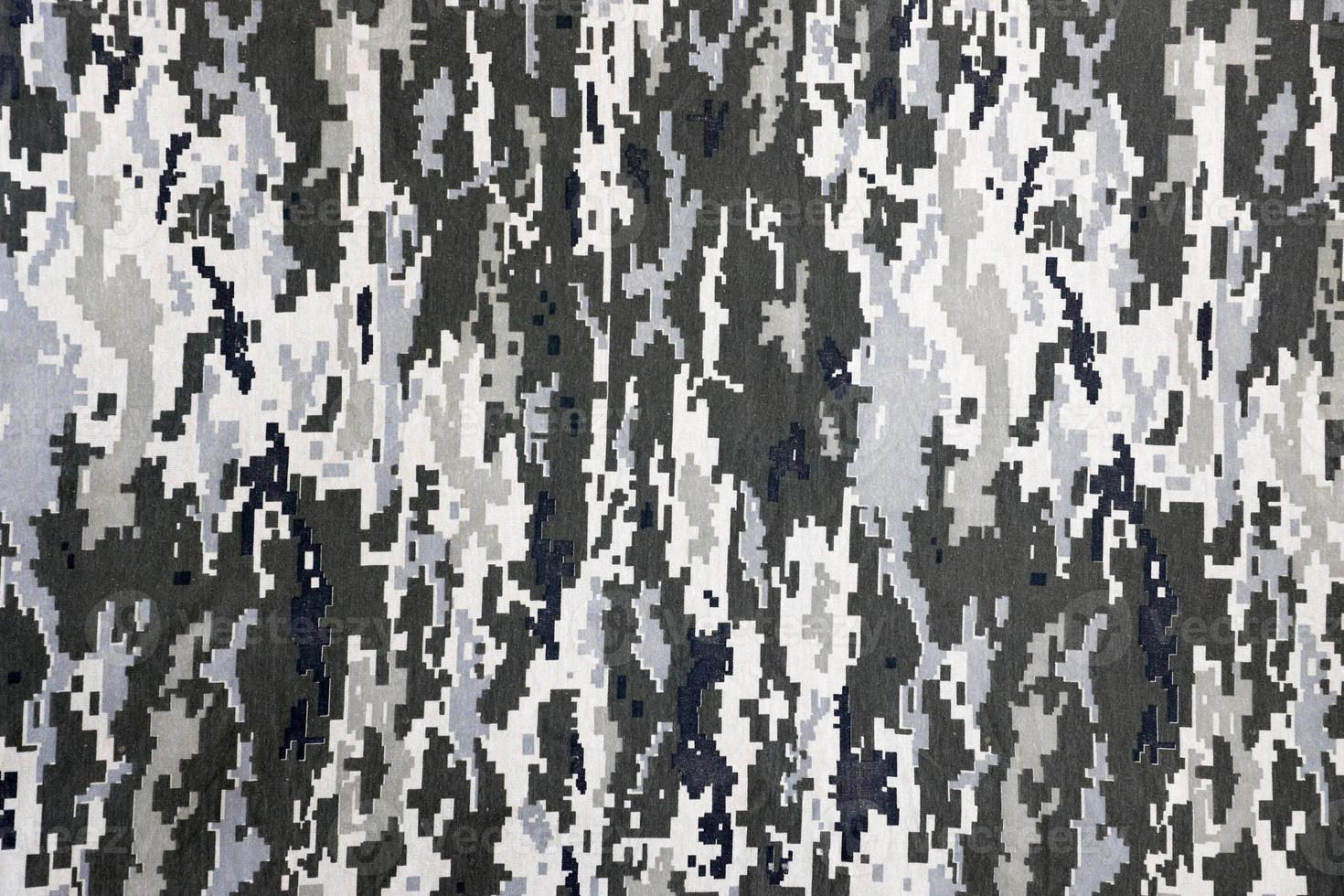 kleding stof met structuur van oekraïens leger korrelig camouflage. kleding met camo patroon in grijs, bruin en groen pixel vormen. officieel uniform van oekraïens soldaten foto