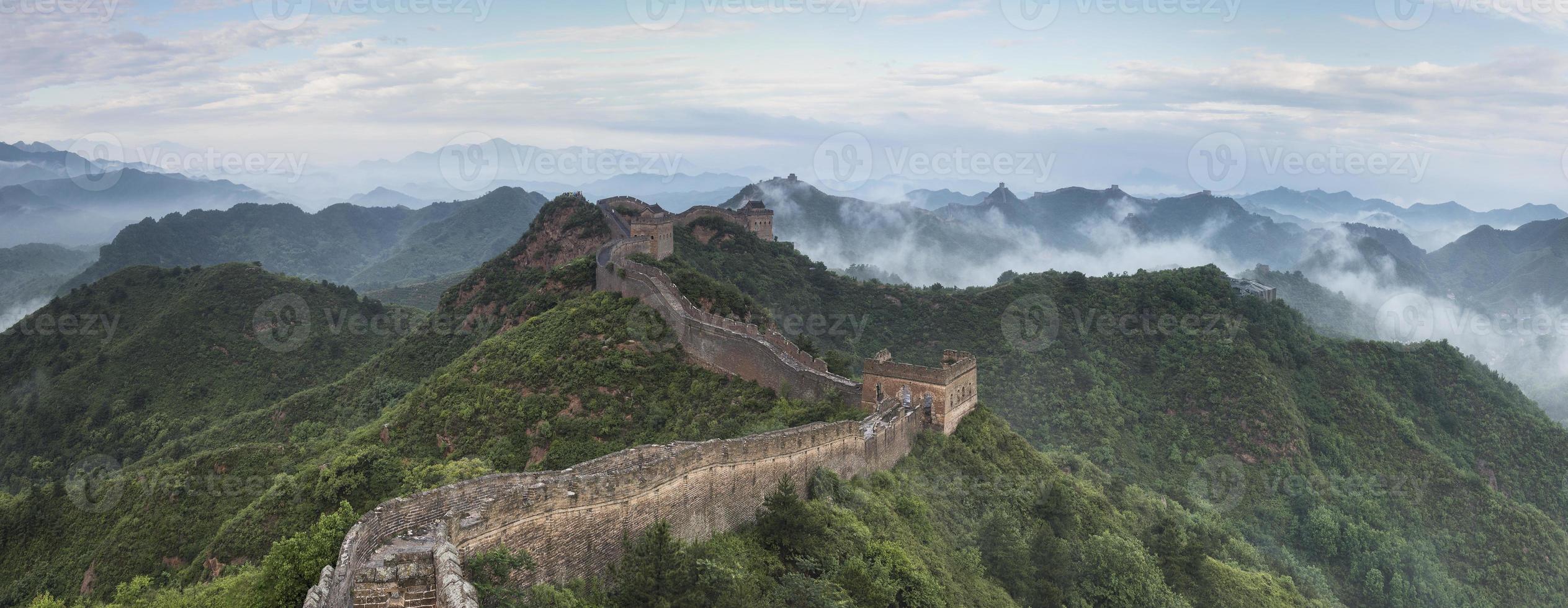 beijing de grote muur jinshanling wolken foto