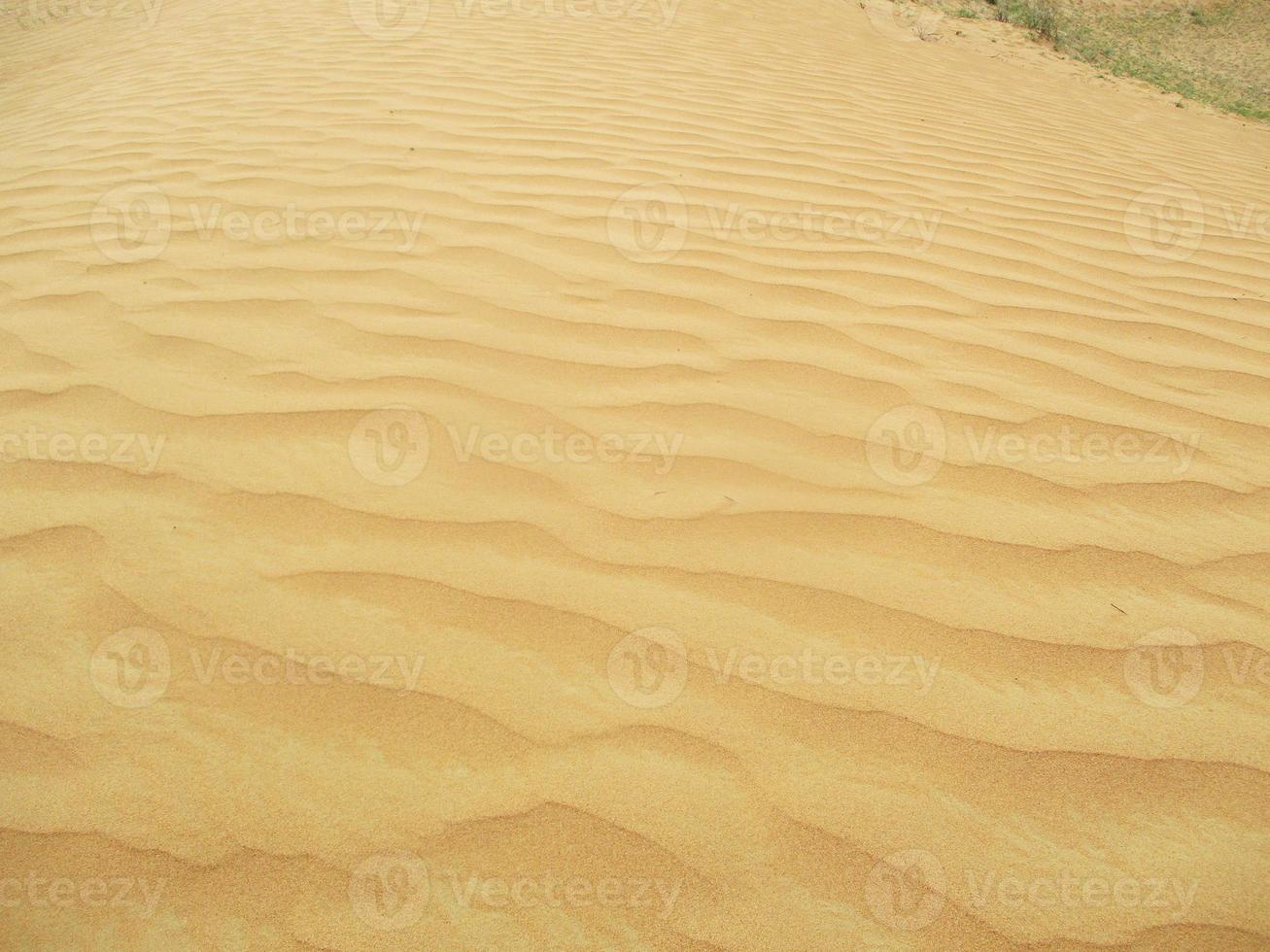 golven van zand textuur. duinen van de woestijn. woestijn duinen zonsondergang landschap. foto