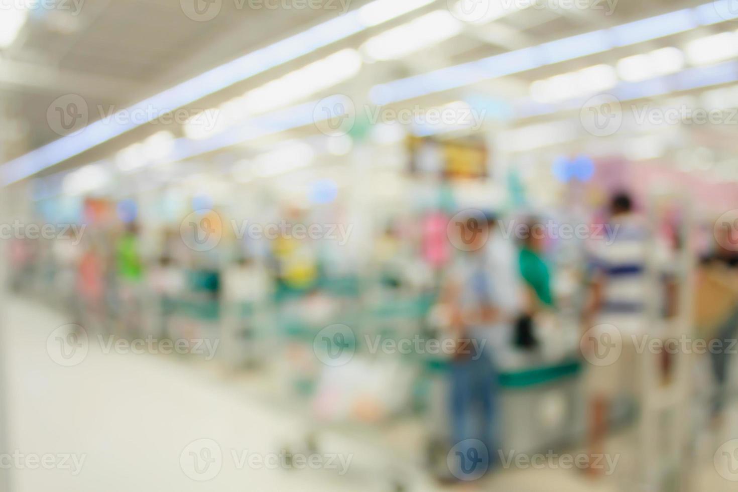 supermarkt winkel wazige achtergrond, kassier teller met klant foto