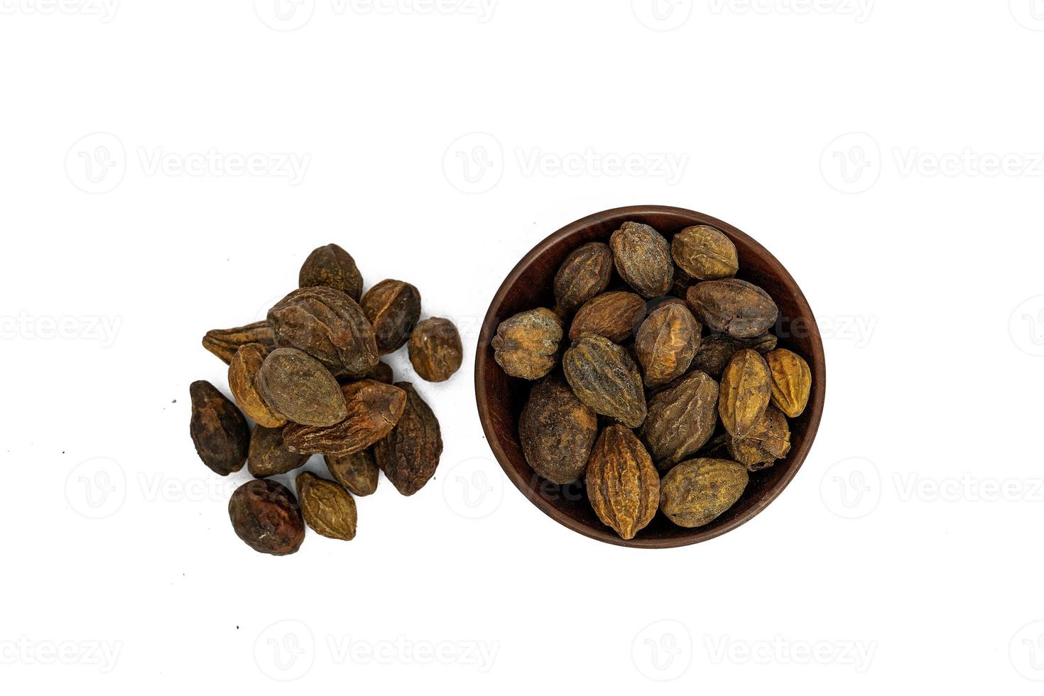 biologisch badi harad fruit of terminalia chebulaon wit achtergrond foto