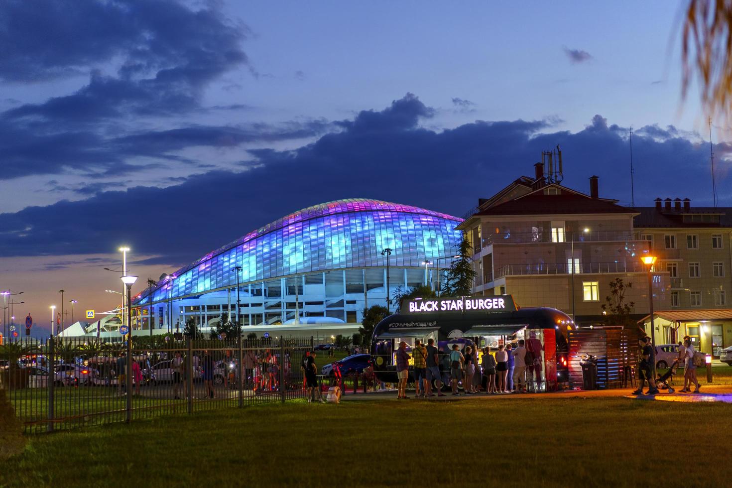 sotsji, Rusland - juli 27, 2022 stadsgezicht met een visie van de vissen stadion foto