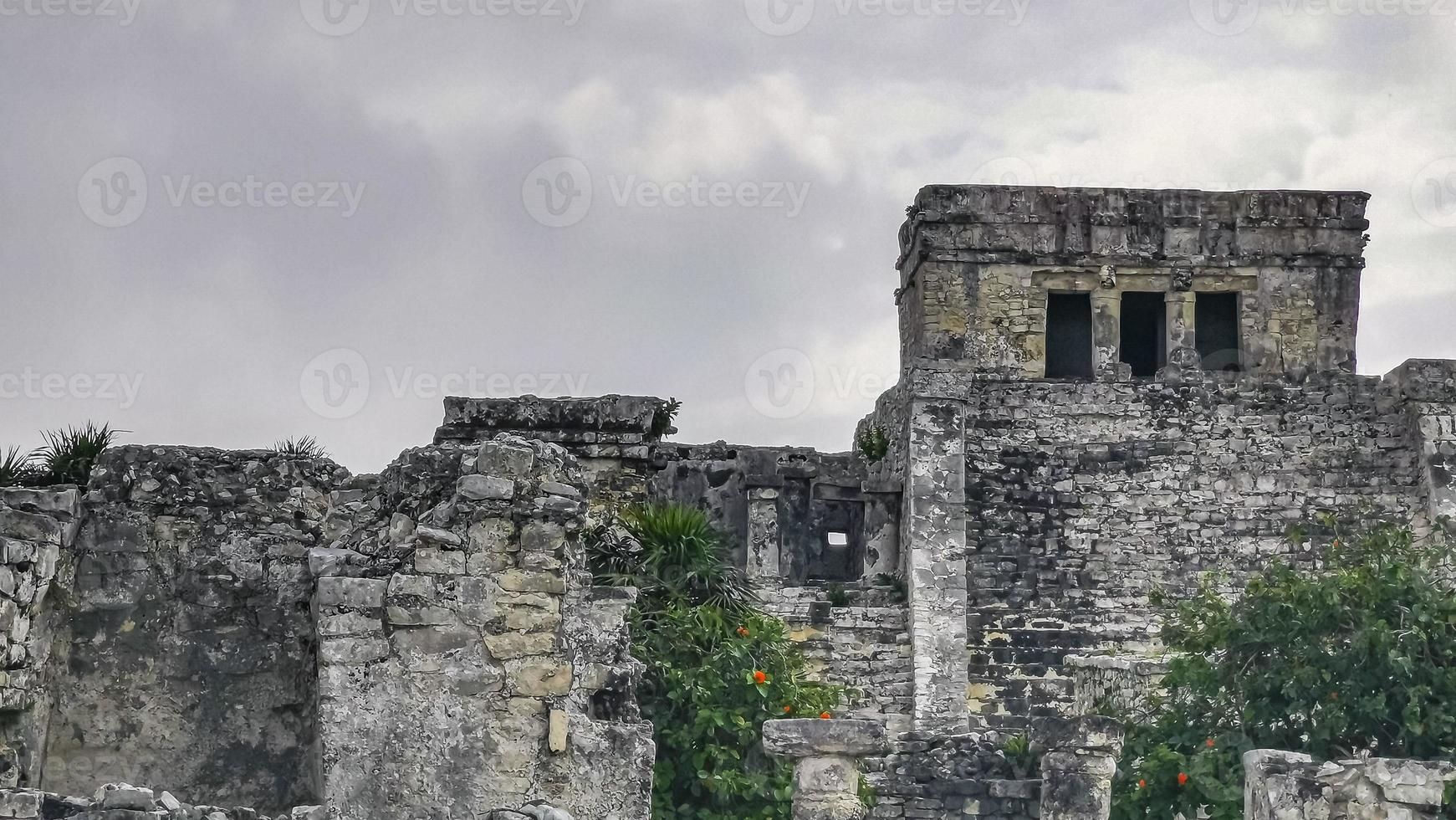 oude tulum ruïnes Maya site tempel piramides artefacten zeegezicht mexico. foto