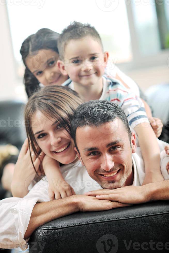 jong gezin thuis foto