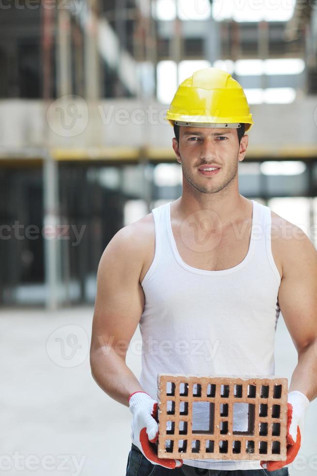 moeilijk arbeider Aan bouw plaats foto