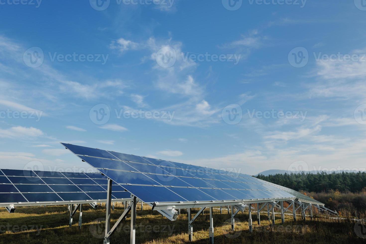 zonne- paneel hernieuwbaar energie veld- foto