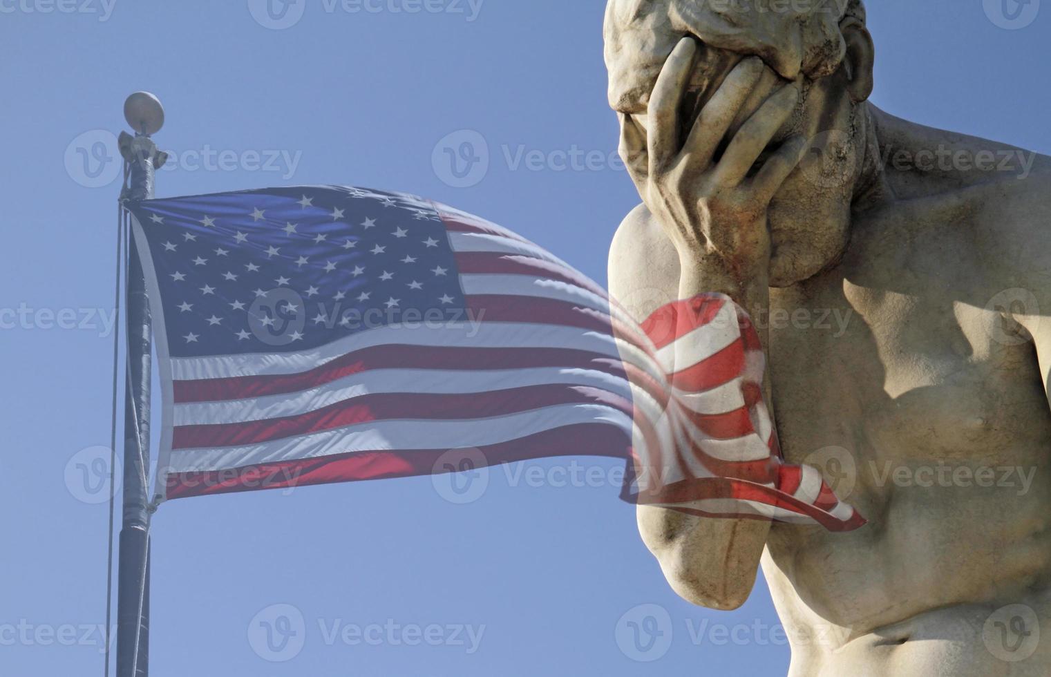 facepalm standbeeld en Amerikaans vlag foto
