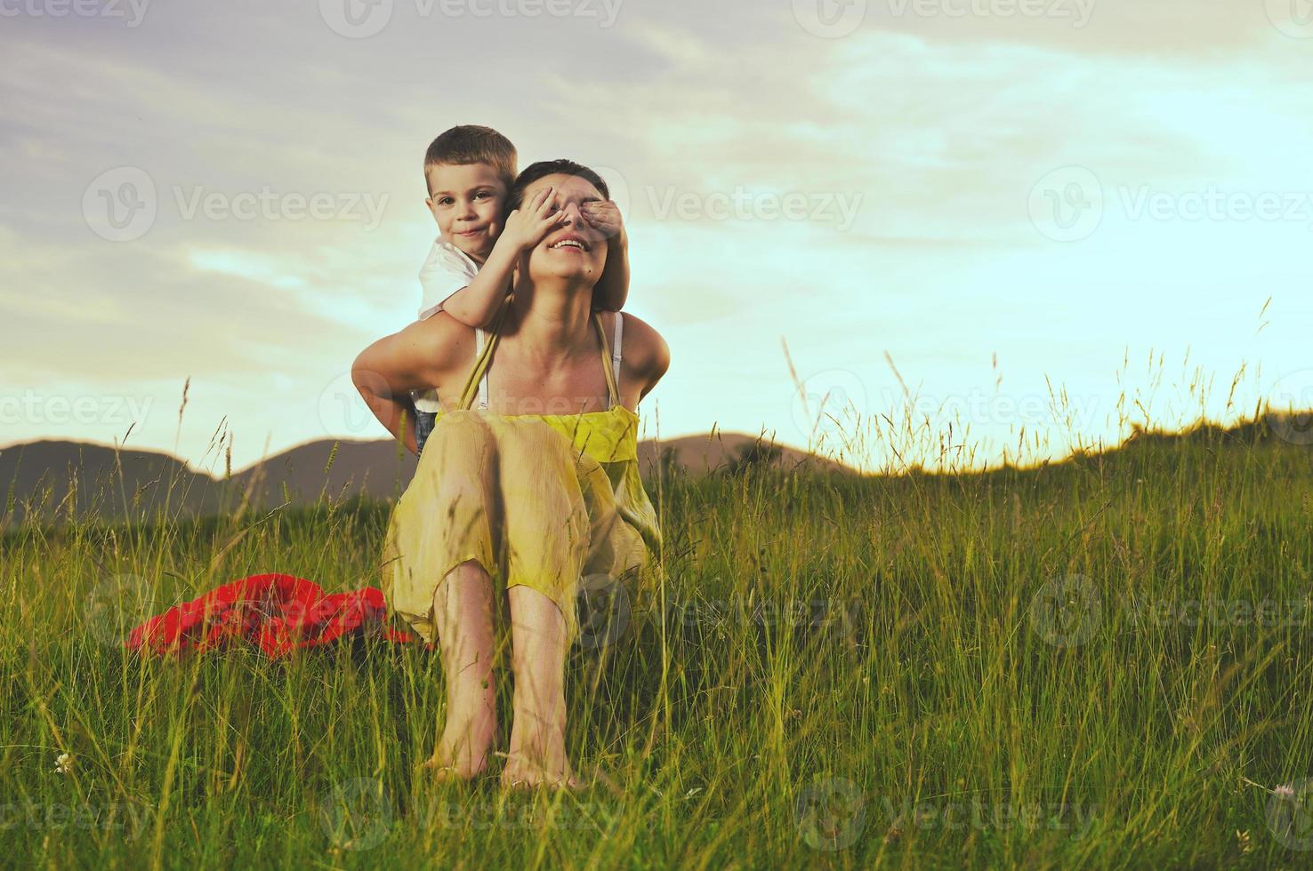 vrouw kind buiten foto