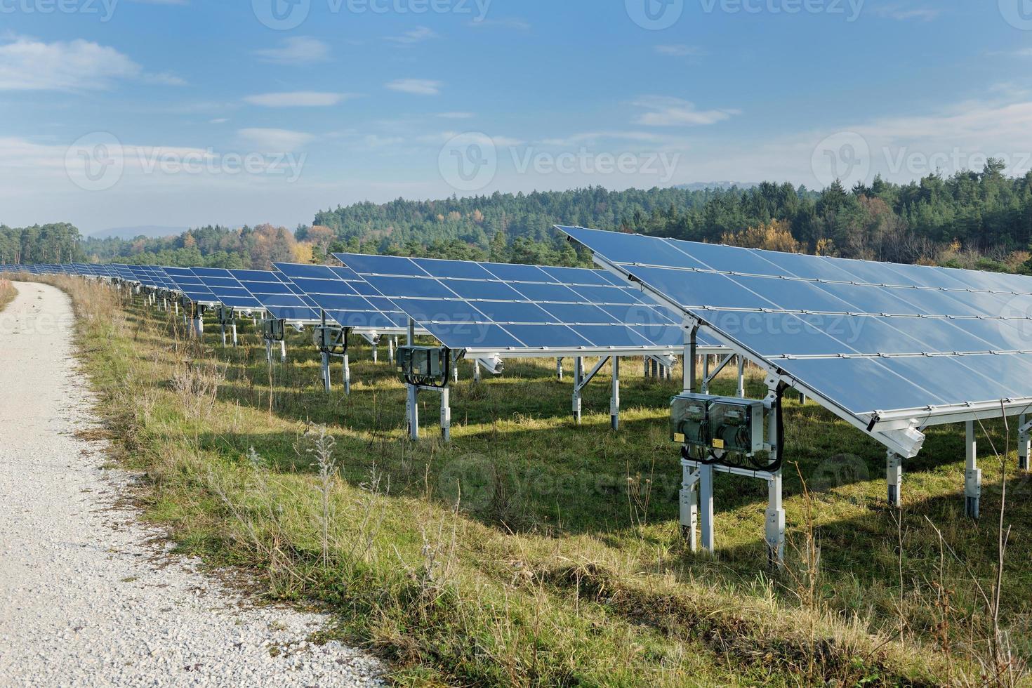 zonne- paneel hernieuwbaar energie veld- foto