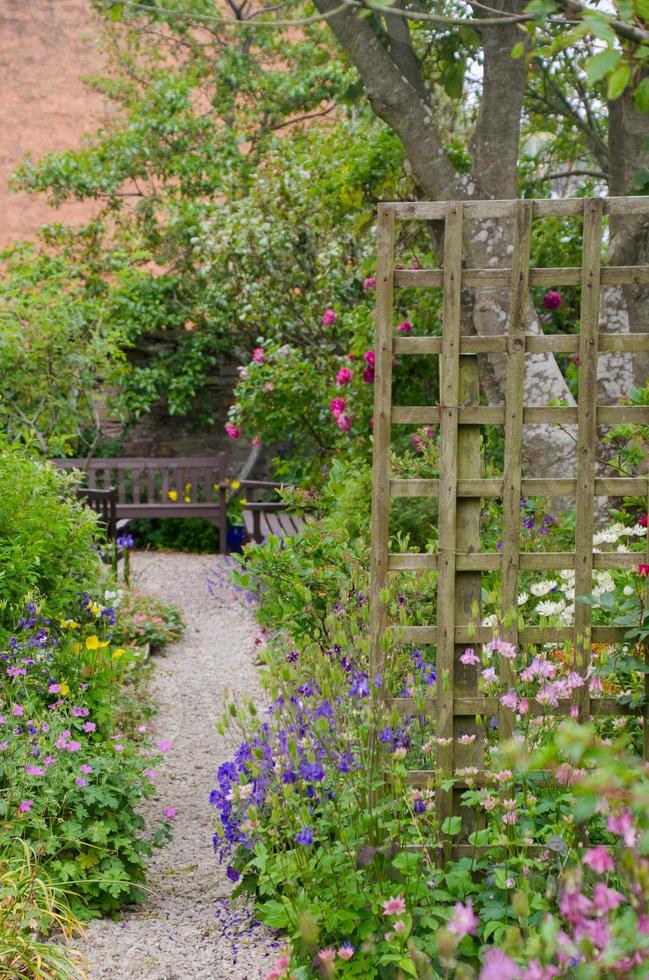 een klein openbaar tuin in orkney. foto