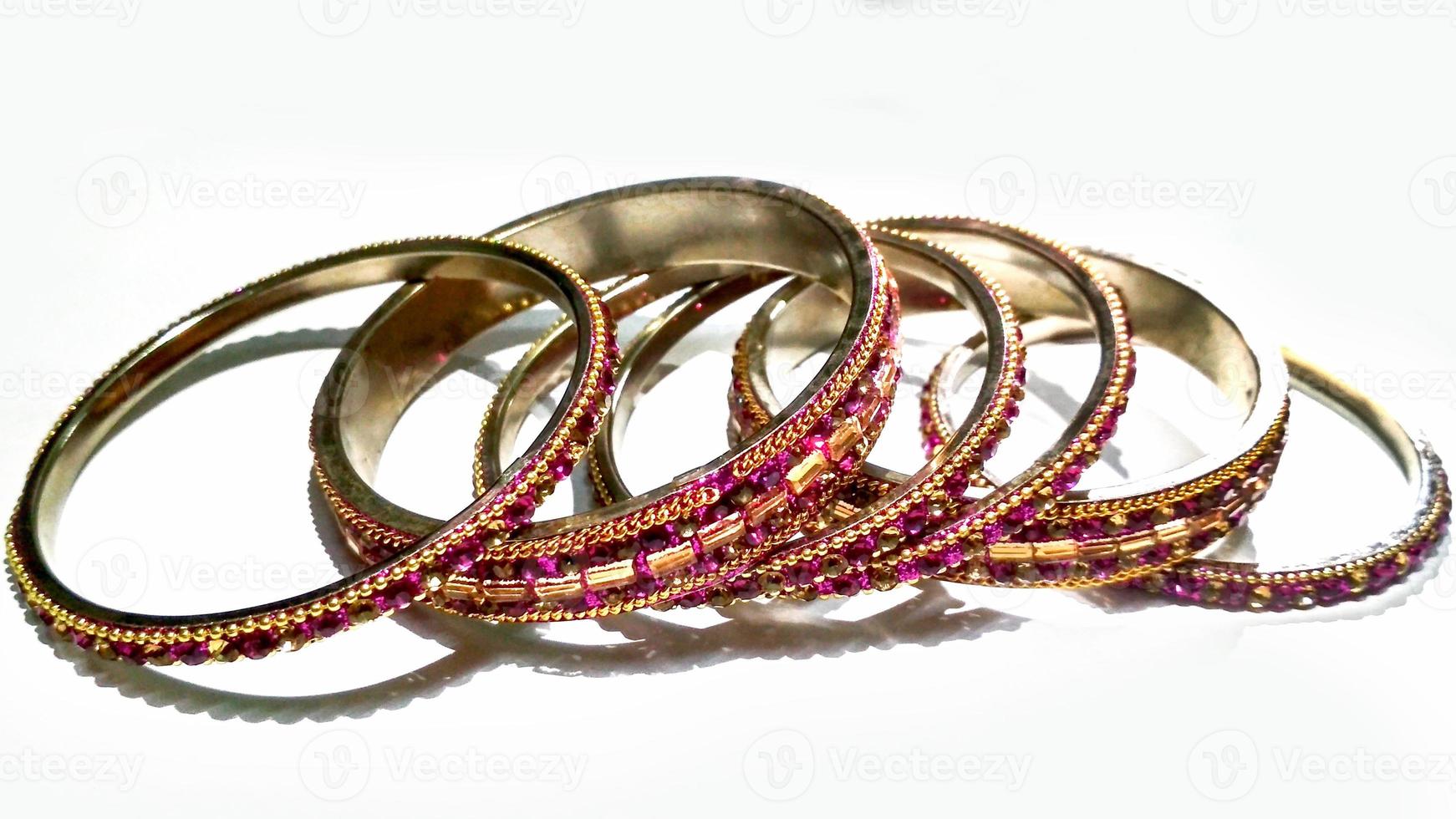 traditioneel Indisch gekleurde bruiloft armbanden foto