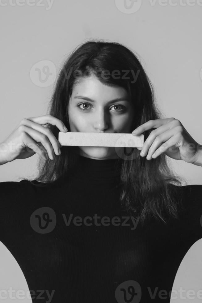 portret van een mooi glimlachen vrouw poseren geïsoleerd foto