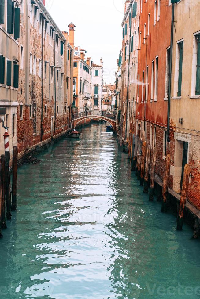 kleurrijk en ontspannende kanaal in Venetië foto