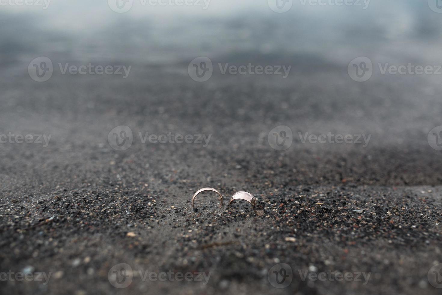 boeket met bruiloft ringen foto