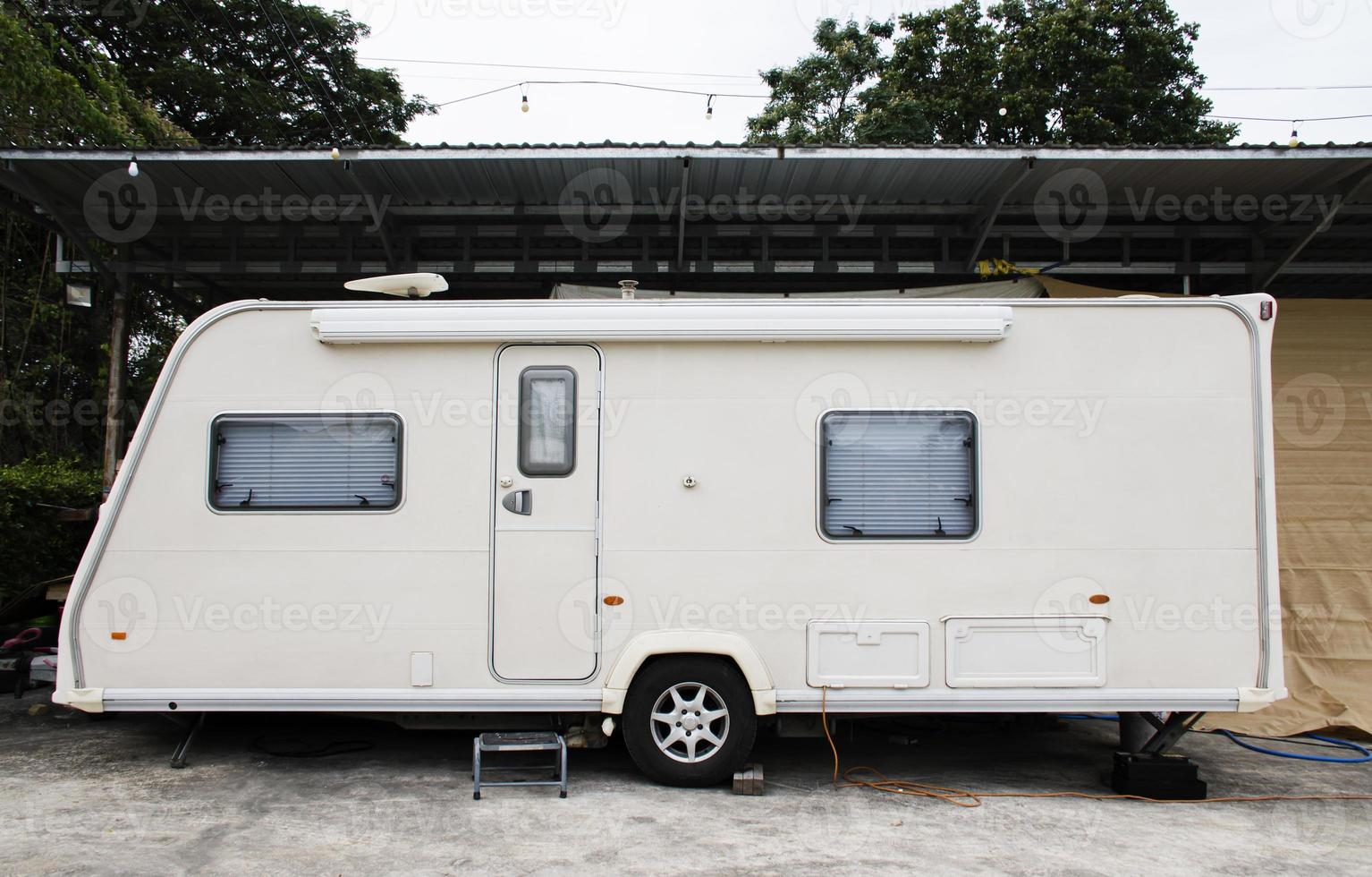 wit caravan aanhangwagen of camper foto