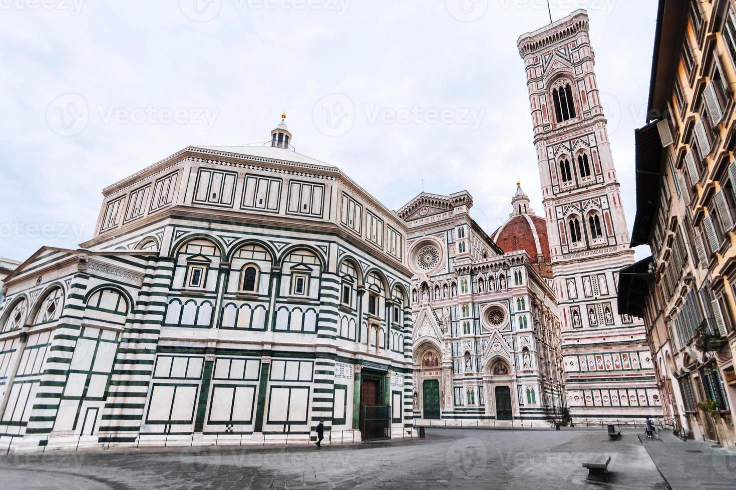 kerken Aan piazza san Giovanni in ochtend- foto