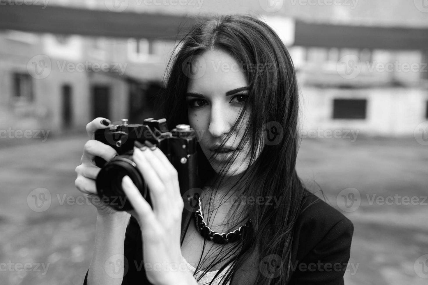 mooi vrouw fotograaf poseren met camera foto