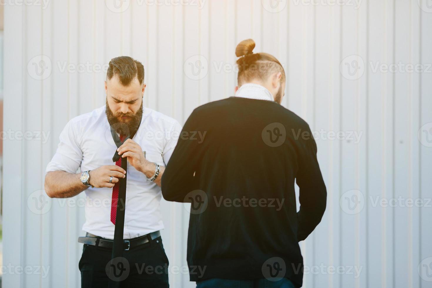 twee zakenlieden bereid naar werk foto