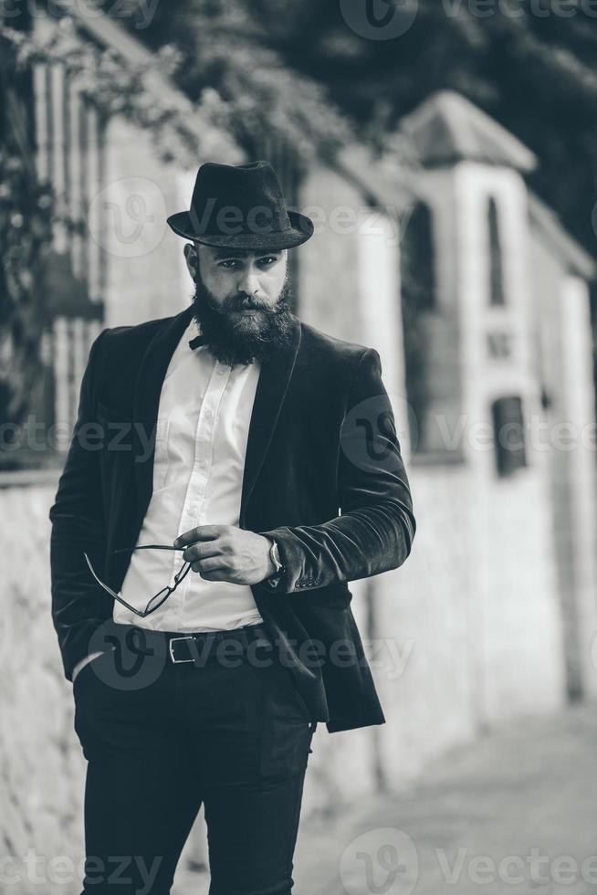 rijk Mens met een baard, denken over bedrijf foto