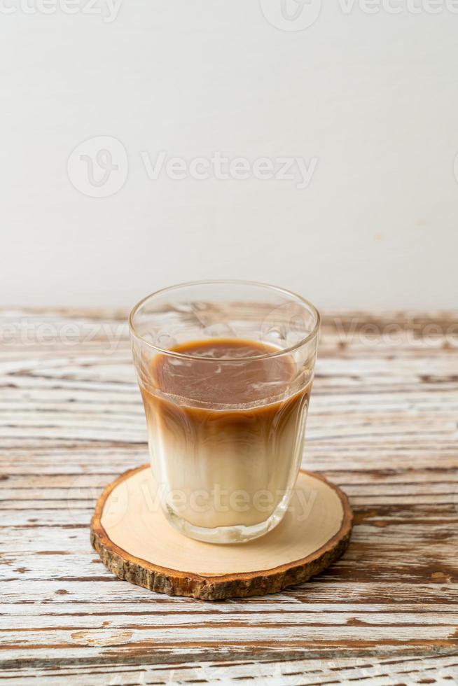 glas latte koffie, koffie met melk foto