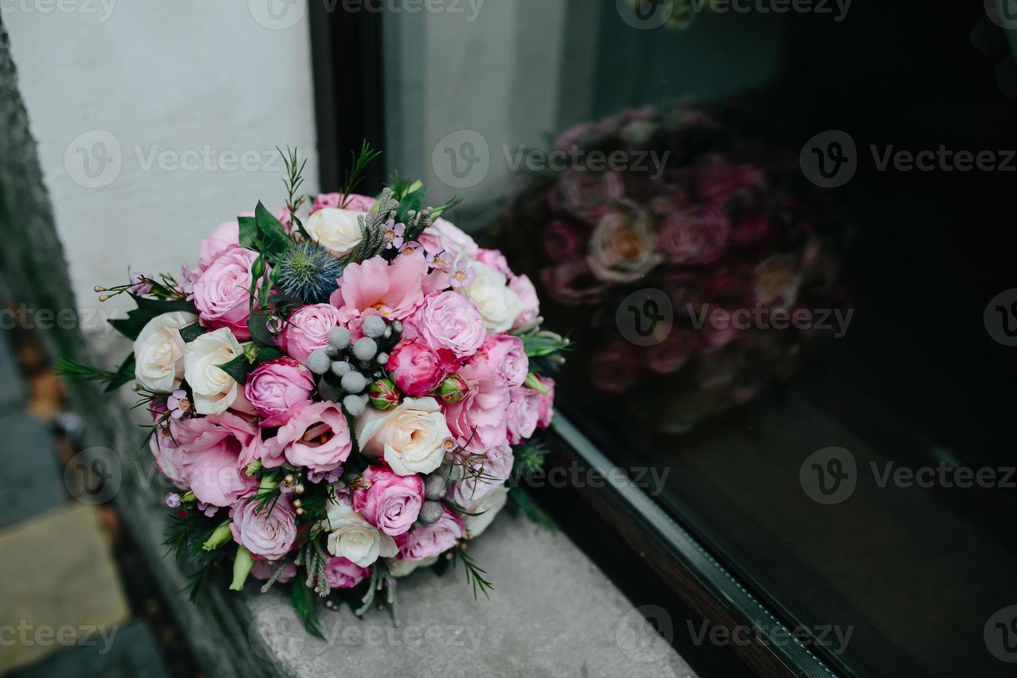 bruiloft boeket met rozen foto
