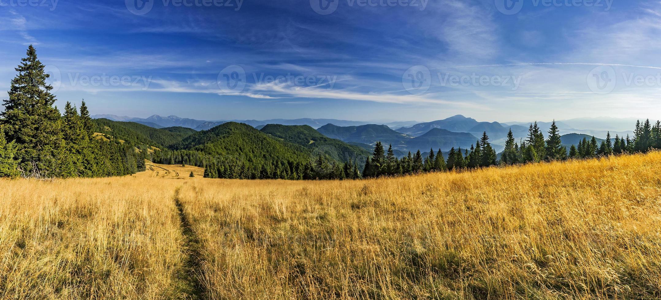 Slowaaks bergachtig landschap foto