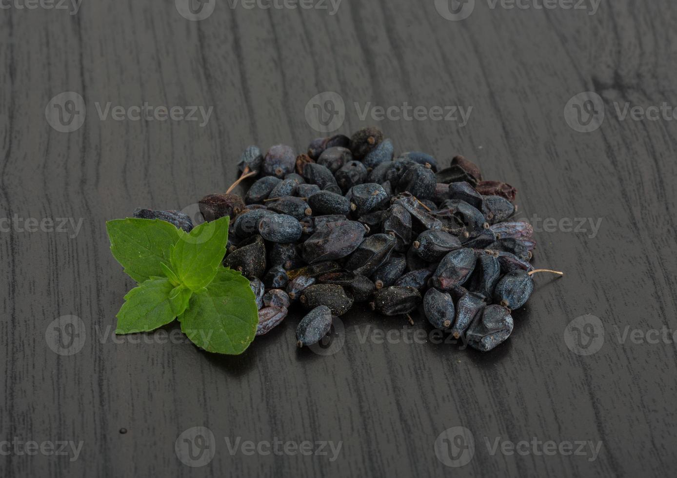 berberis Aan houten achtergrond foto