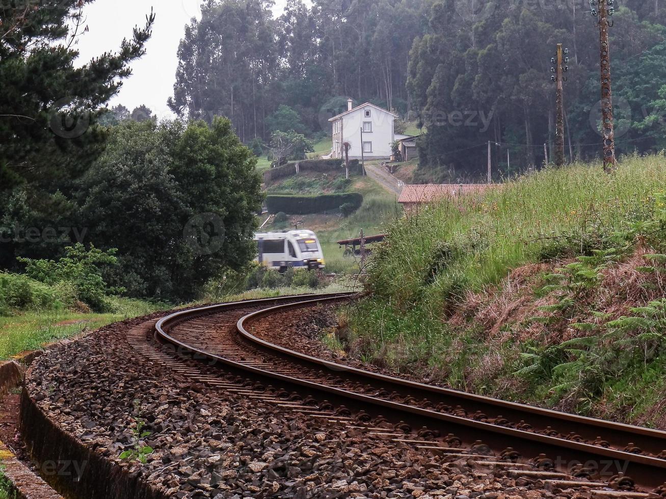 de trein is naderen foto