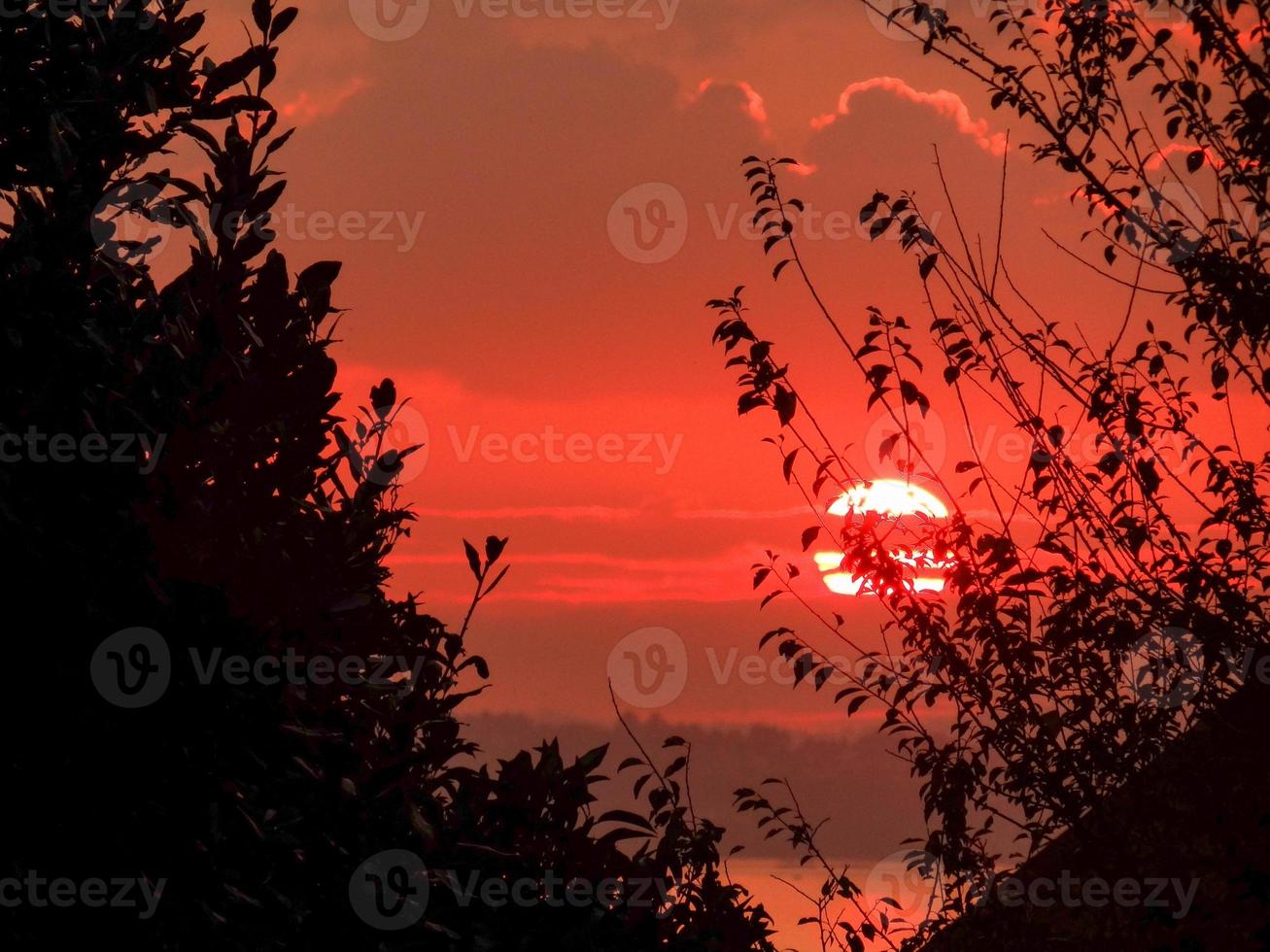 de zonsondergang van een dag foto